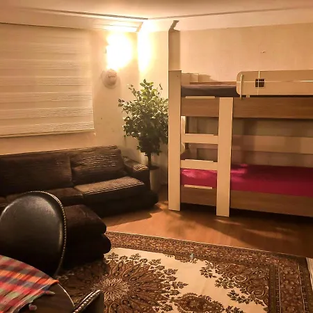 With Garden For A Family Vacation Apartamento