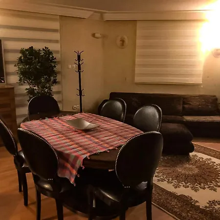 With Garden For A Family Vacation Apartamento